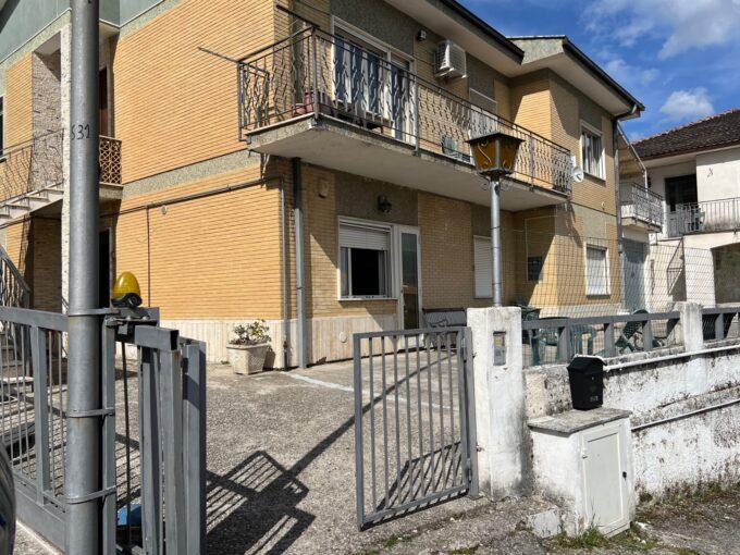 Appartamento con garage in vendita a Casalattico Rif.40