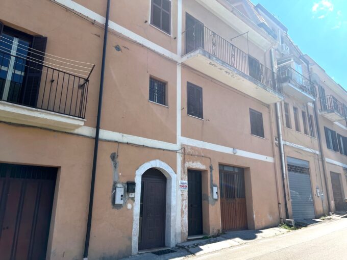 Appartamento su più livelli in vendita ad Atina Rif.19